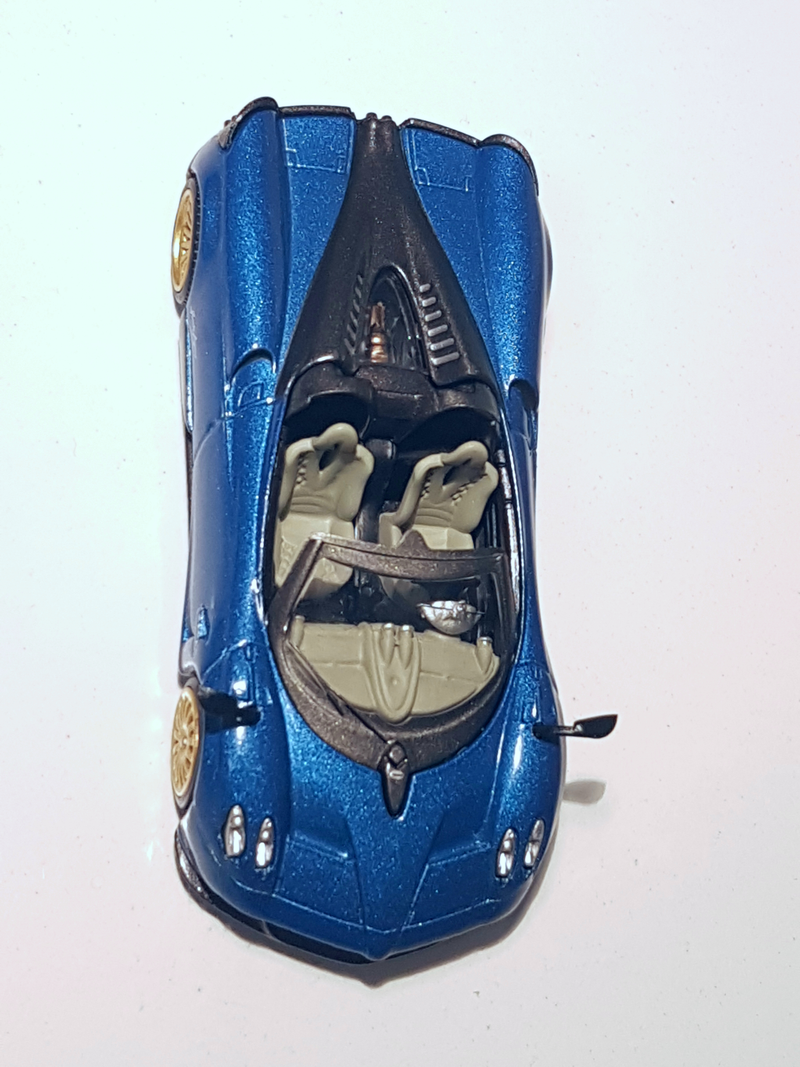 Illustration for article titled Mini GT Pagani Huayra Roadster in Blue Francia